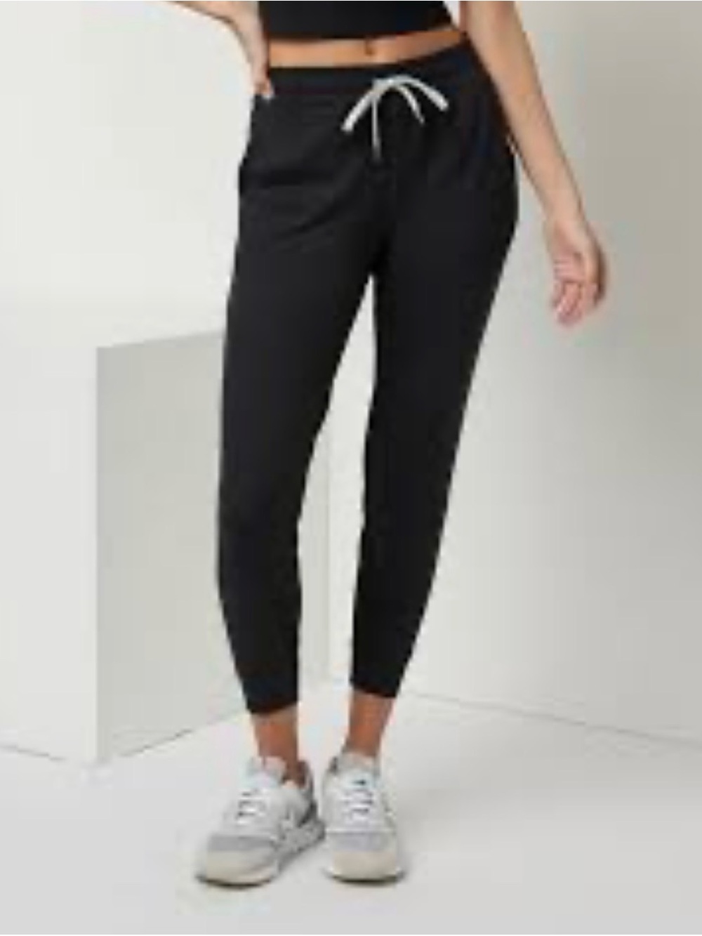 Vuori Black Drawstring Performance Jogger Pants - Women